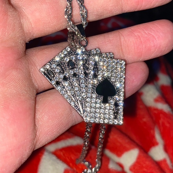 Hand Of Cards Pendant w Free Chain - Picture 4 of 5